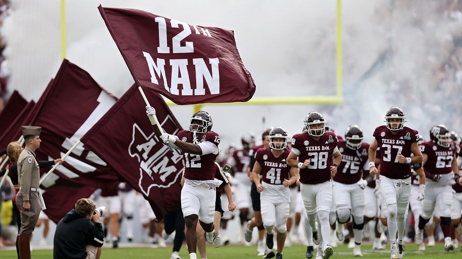 Five-star Texas A&M offensive line commit gets torched on social media for awkward hat ritual Melbourne School