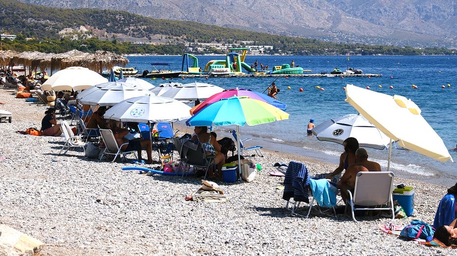Popular tourist hot spot moves to strip beaches of sunbeds and umbrellas in tough new ban Melbourne School